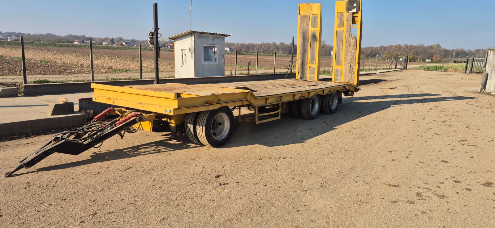 Low-Bed Trailer